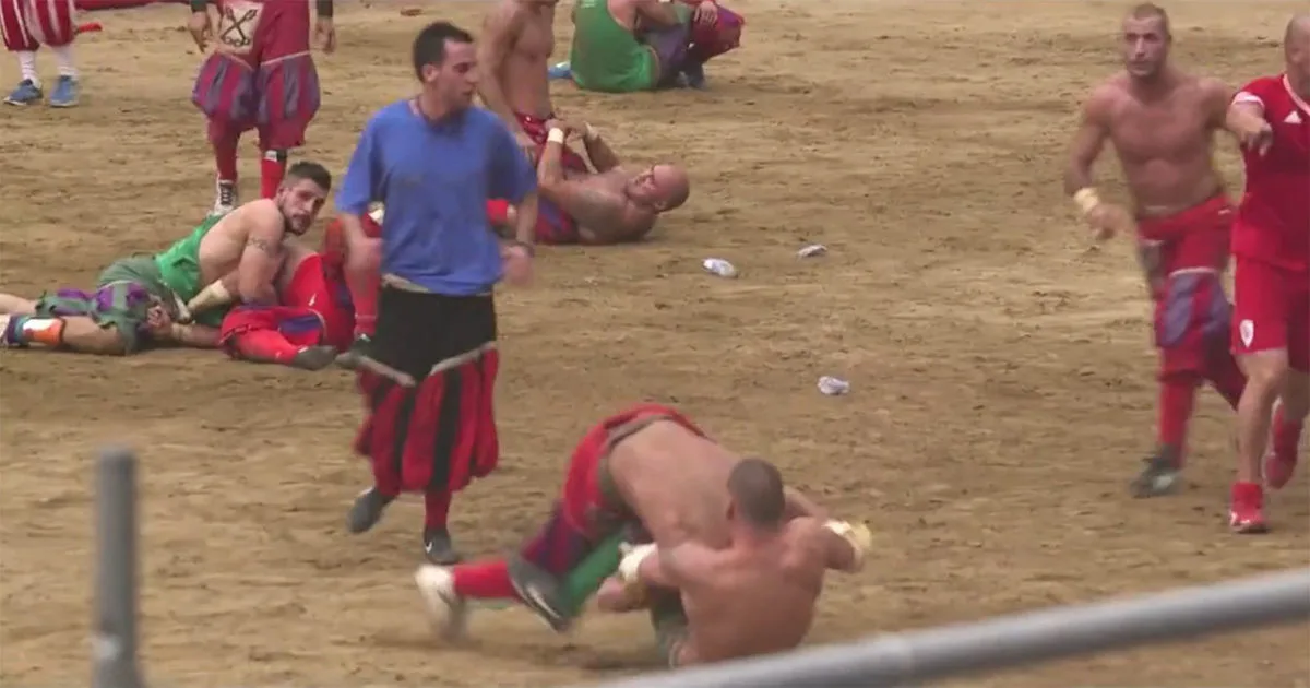 Senza_Regole_Fiction_Documentario_Pietro_Mereu_Calcio_Storico_Fiorentino